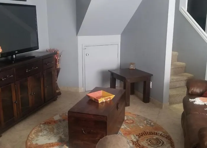 Riverview Townhouse Apartment *