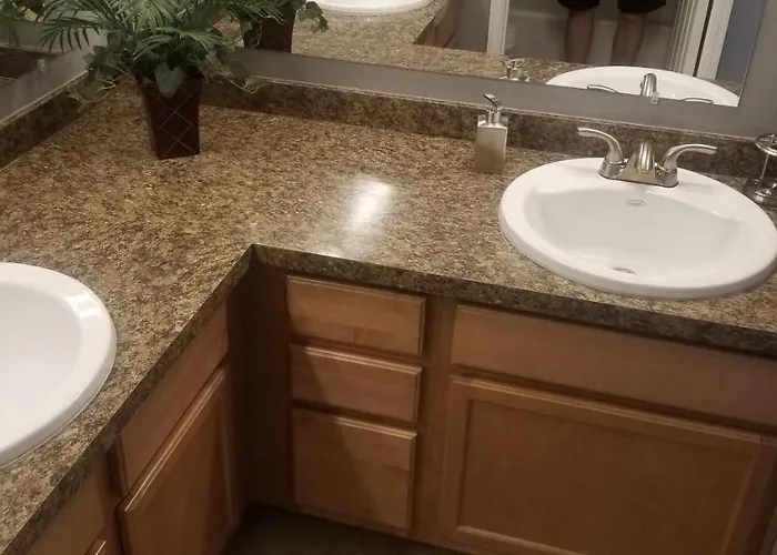 Riverview Townhouse Apartment