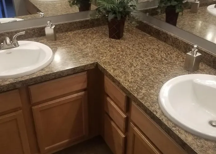 Riverview Townhouse Apartment