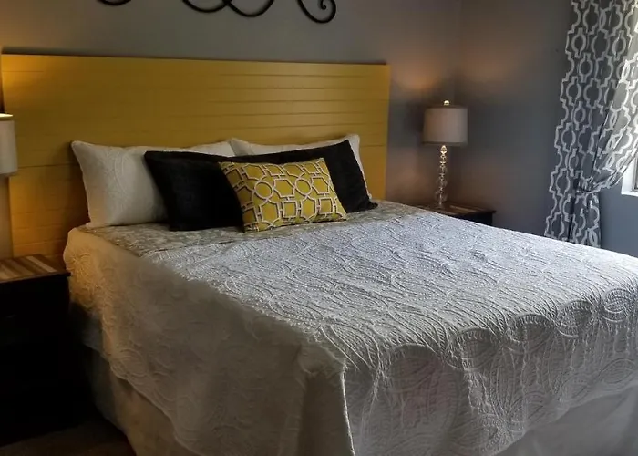 Riverview Townhouse Apartment